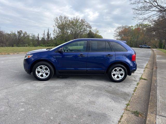 Used 2014 Blue Ford SE image 4
