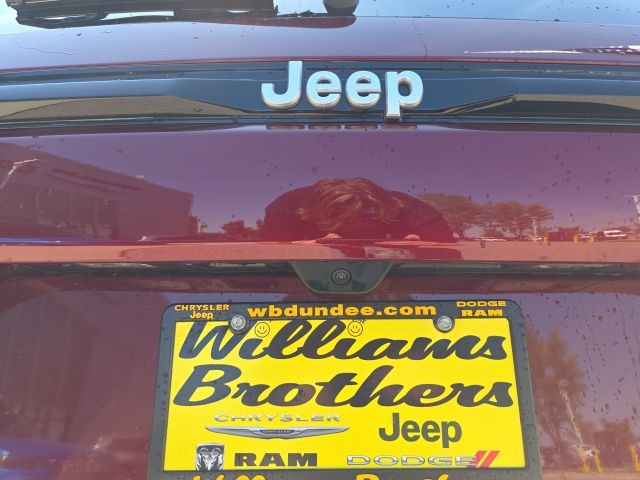 2025 Jeep Grand Cherokee Limited - Velvet Red Pearlcoat exterior view 9