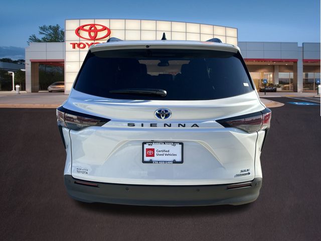 2023 Toyota Sienna XLE 27