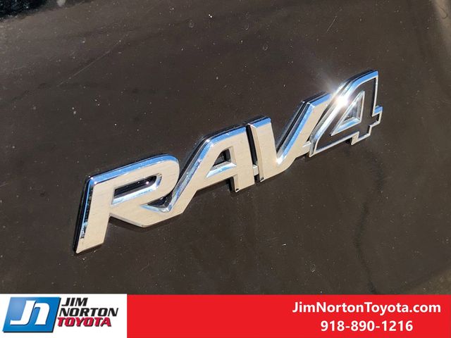 2013 Toyota RAV4 XLE 13