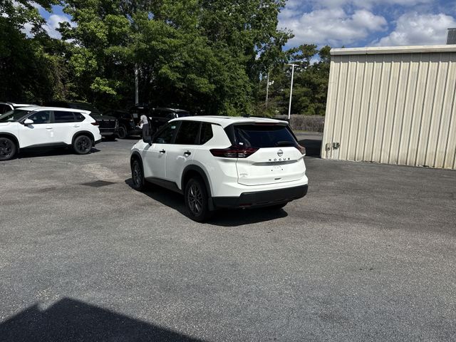 Used 2026 White/off-white Nissan S image 7