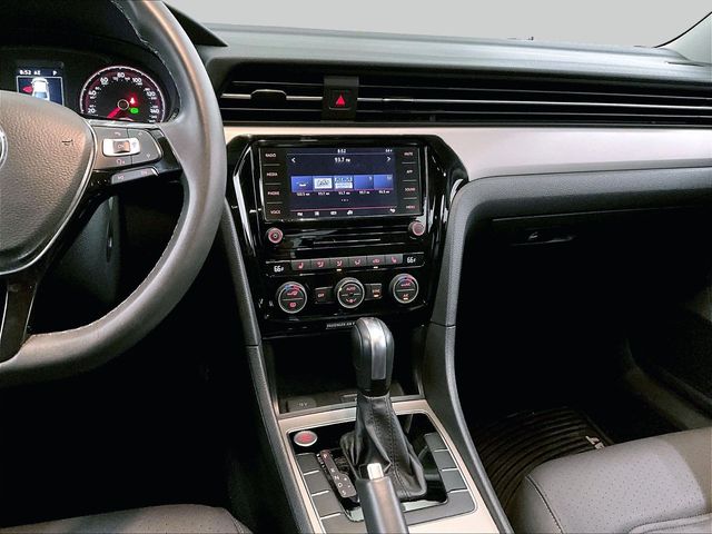 2022 Volkswagen Passat 2.0T SE - 5