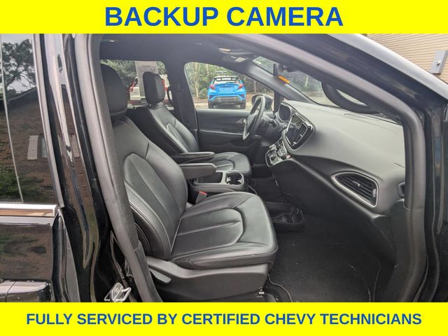 Used 2025 Chrysler Pacifica Van