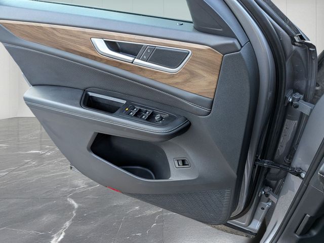 2025 Volkswagen Atlas SE w/Tech - Photo 15