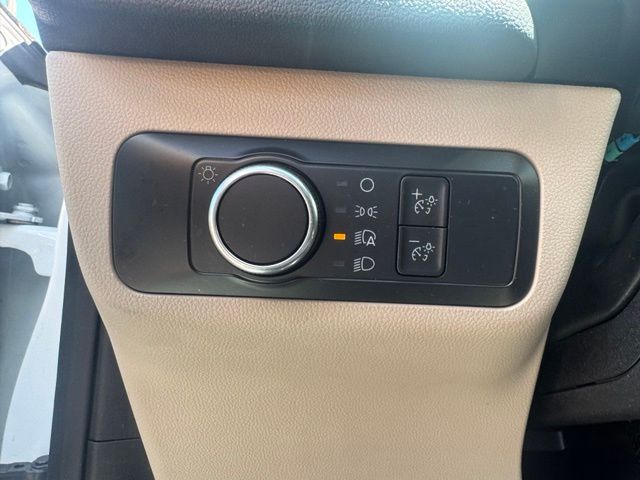 Used 2022 White Ford SE image 22