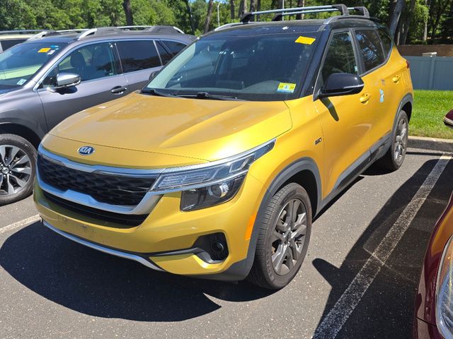 Starbright Yellow/Black Roof 2021 Kia Seltos S AWD SUV / Crossover All-Wheel Drive Continuously Variable Transmission