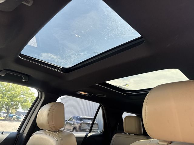 Used 2017 White Ford Limited image 33