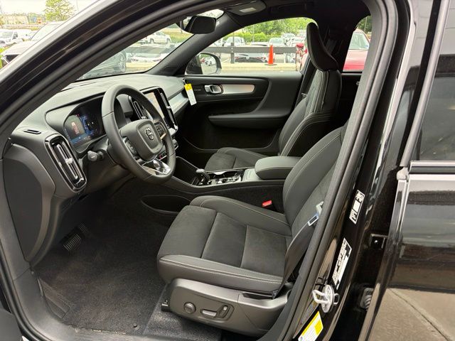 New 2026 Black Volvo B5 Ultra Black Edition image 12
