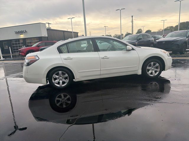 Used 2009 White Nissan 2.5 SL image 6
