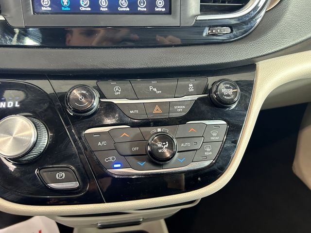 2019 Chrysler Pacifica Touring L 23