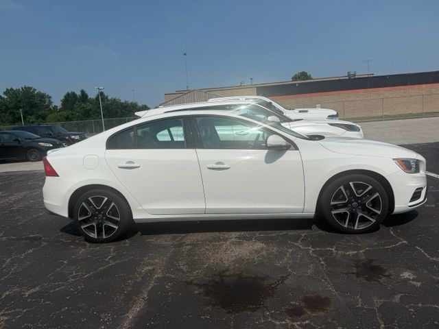 2018 Volvo S60 T5 Dynamic - Image 3