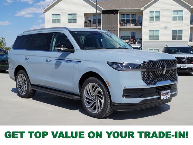 Gray Mist Metallic Tri-Coat 2026 Lincoln Navigator SUV / Crossover Four-Wheel Drive Automatic