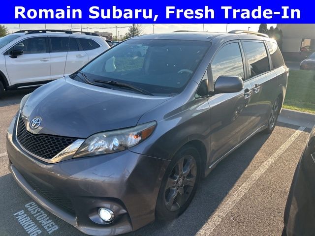 2011 Toyota Sienna SE 8-Passenger