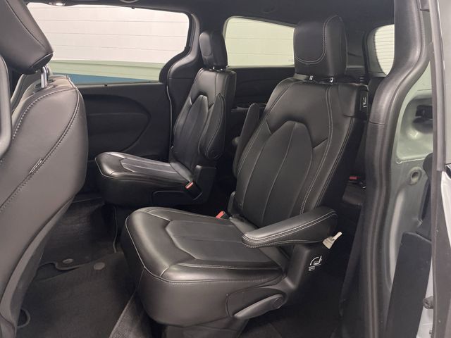 2023 Chrysler Pacifica Touring L photo