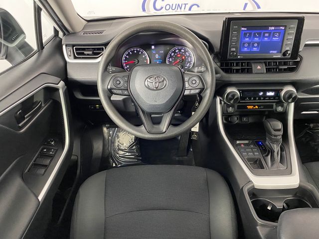 2021 Toyota RAV4 LE photo