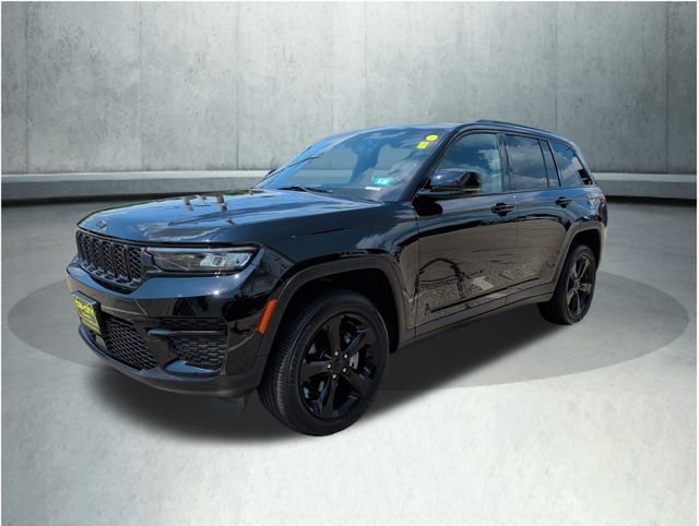 Diamond Black Crystal Pearlcoat 2024 Jeep Grand Cherokee SUV / Crossover Four-Wheel Drive 8-Speed Automatic