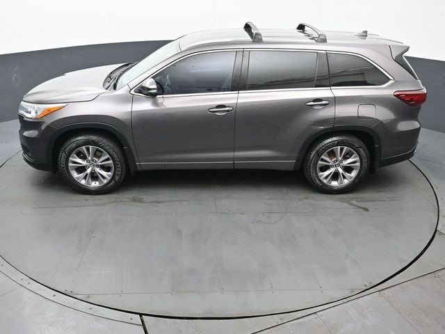 2016 Toyota Highlander LE Plus V6 37