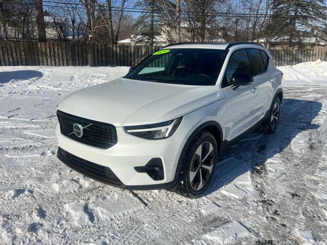 2025 Volvo XC40 B5 Plus Dark Theme AWD