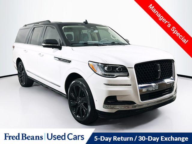 Pristine White Metallic Tri-Coat 2023 Lincoln Navigator SUV / Crossover Four-Wheel Drive Automatic