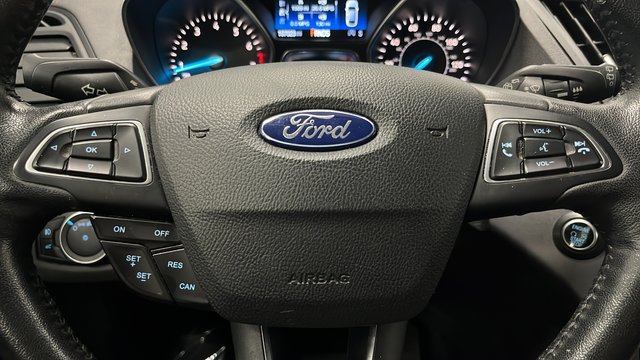 Used 2019 Sea Green Ford SEL image 15