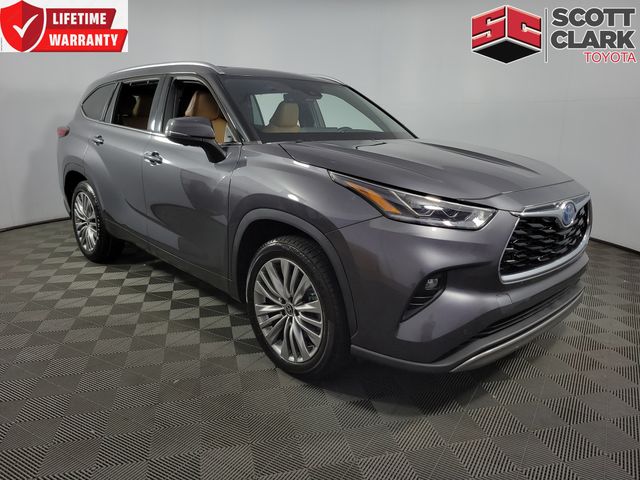 2023 Toyota Highlander Hybrid Platinum