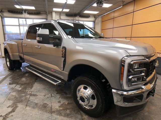 2023 Ford F-350 Super Duty Lariat Crew Cab LB DRW 4WD