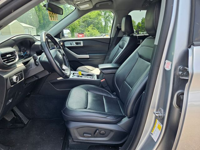 2023 Ford Explorer Limited photo
