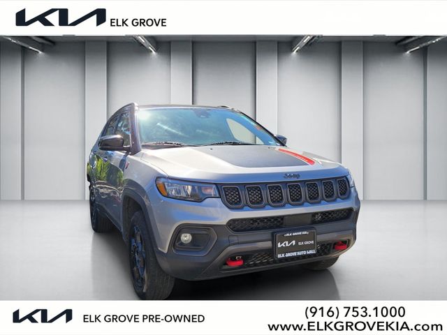 Black Clearcoat 2024 Jeep Compass Trailhawk 4WD SUV / Crossover Four-Wheel Drive 8-Speed Automatic