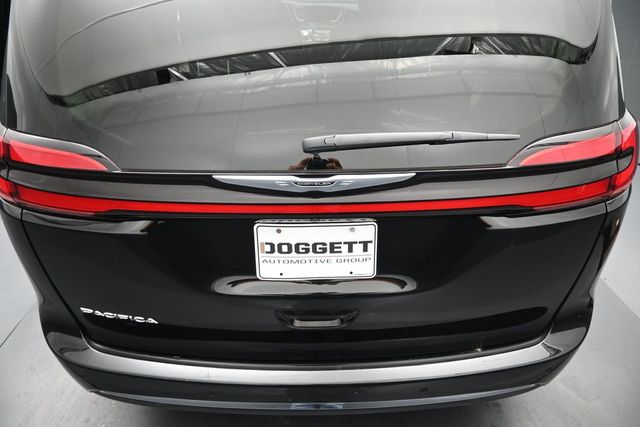Used 2024 Chrysler Pacifica Van