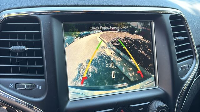 Used 2017 White Jeep Trailhawk image 27