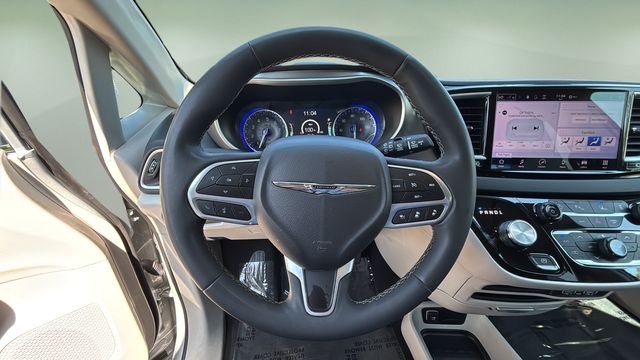 Used 2024 Silver Chrysler Touring L image 12
