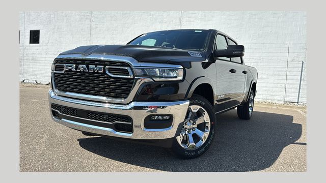 Diamond Black Crystal Pearlcoat 2026 RAM 1500 Big Horn Crew Cab 4WD Pickup Truck Four-Wheel Drive 8-Speed Automatic