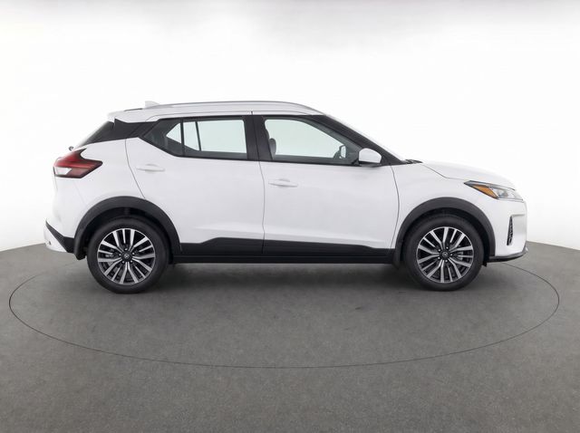 Used 2024 White Nissan SV image 4