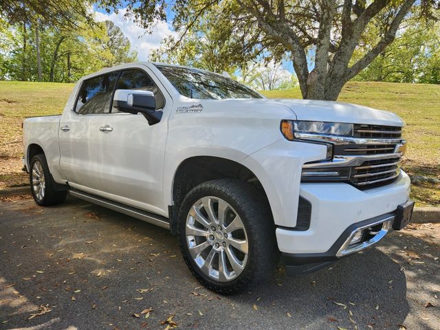 White (Iridescent Pearl Tricoat) 2019 Chevrolet Silverado 1500 High Country Crew Cab 4WD Pickup Truck Four-Wheel Drive Automatic