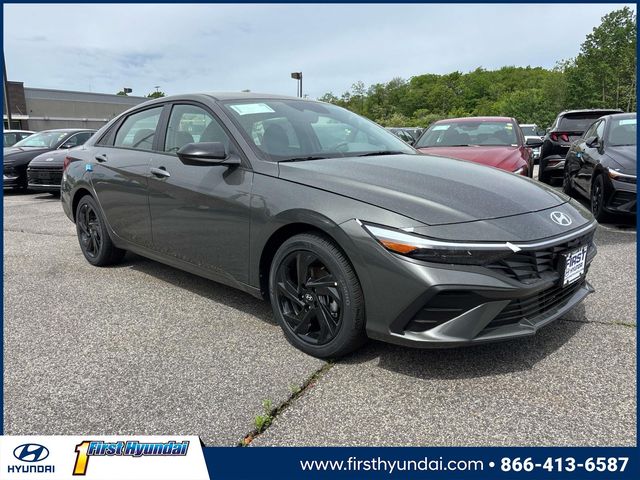 Amazon Gray 2026 Hyundai Elantra SEL Sport FWD Sedan Front-Wheel Drive Continuously Variable Transmission
