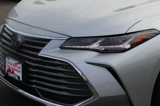 2022 Toyota Avalon Hybrid Limited 27