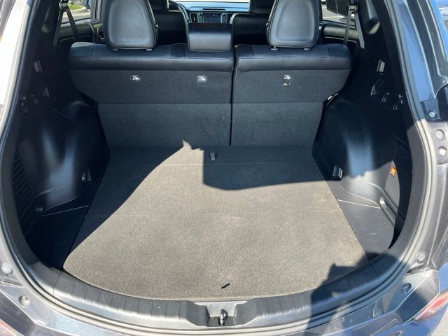 2018 Toyota RAV4 SE - Photo 10