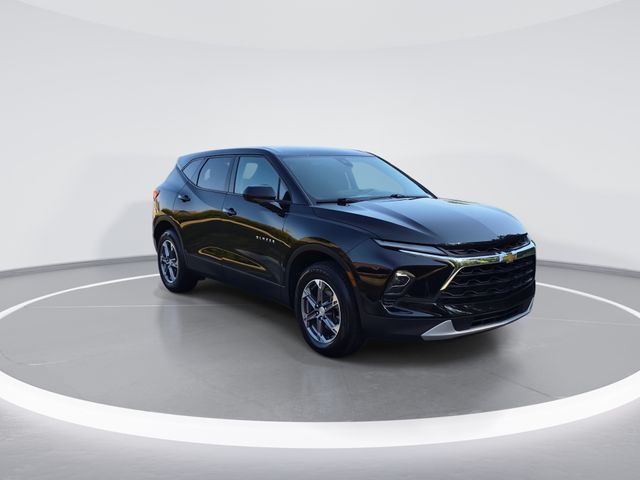 Used 2025 Black Chevrolet LT image 2