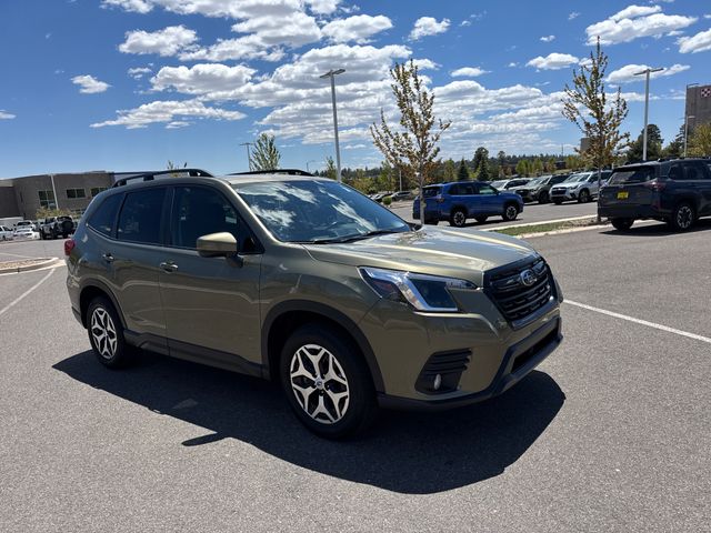 2023 Subaru Forester Premium's photo