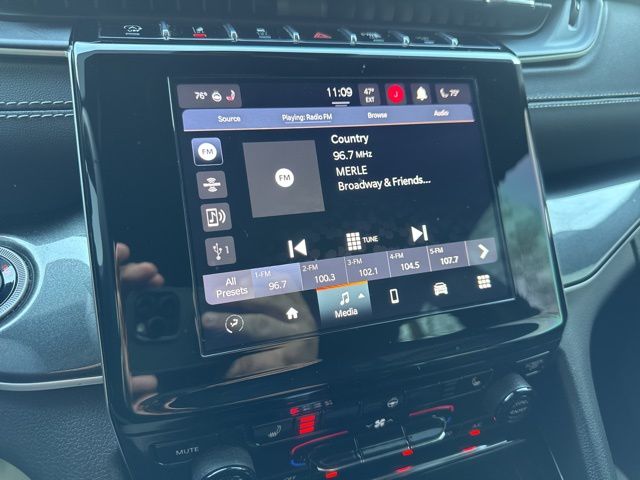 Used 2023 Silver Jeep Altitude image 21