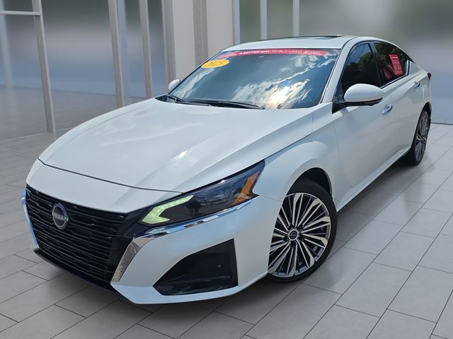 Pearl White Tricoat 2025 Nissan Altima Sedan All-Wheel Drive Continuously Variable Transmission