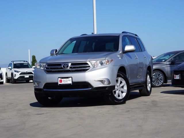 Classic Silver Metallic 2013 Toyota Highlander SUV / Crossover  5-Speed Automatic Overdrive