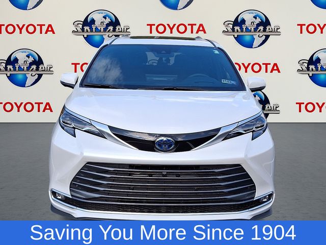 2025 Toyota Sienna Platinum photo 2