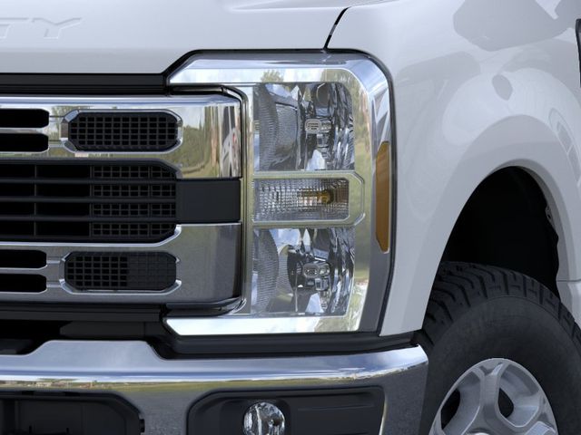 2026 Oxford White Ford Super Duty F-350 SRW XLT 168 WB 4X4 Chassis