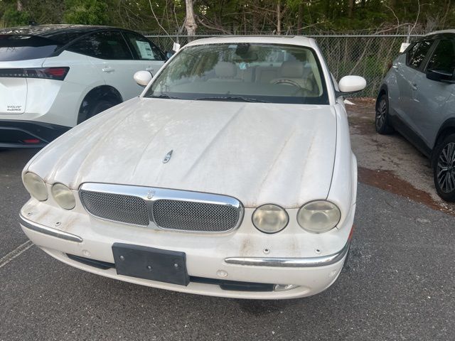 2006 White Jaguar XJ8 L RWD Sedan