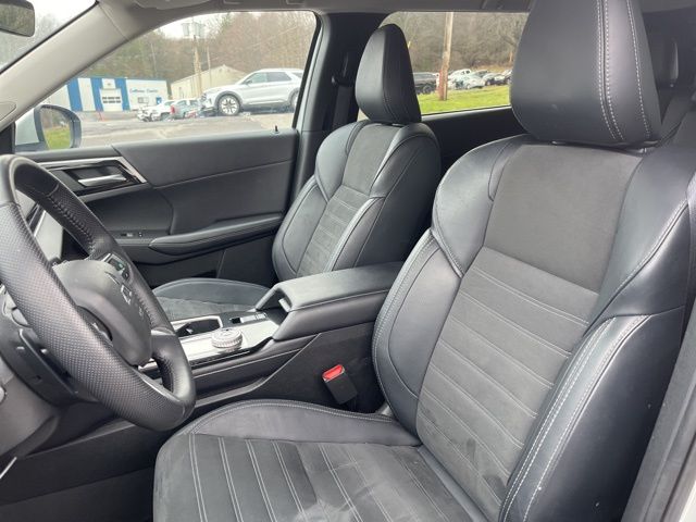 Certified Used 2025  Mitsubishi SE image 12