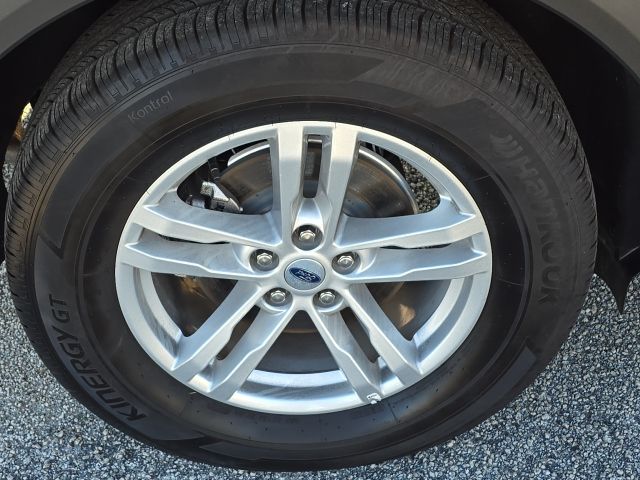 2024 Ford Explorer Base:B02084