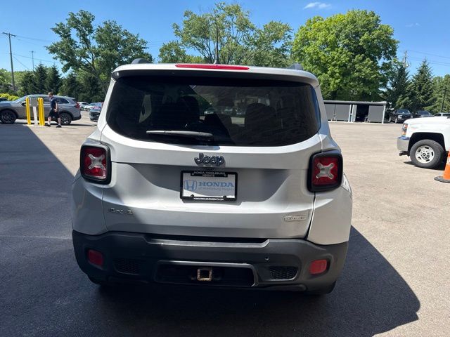 Used 2017 Silver Jeep Latitude image 6