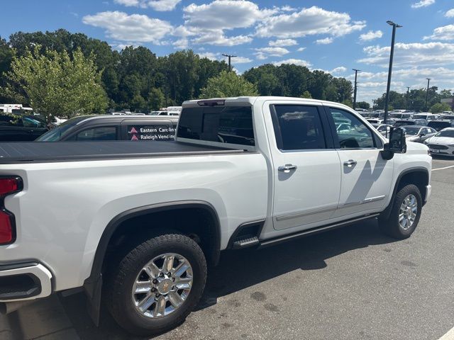 Used 2024 White Chevrolet High Country image 2