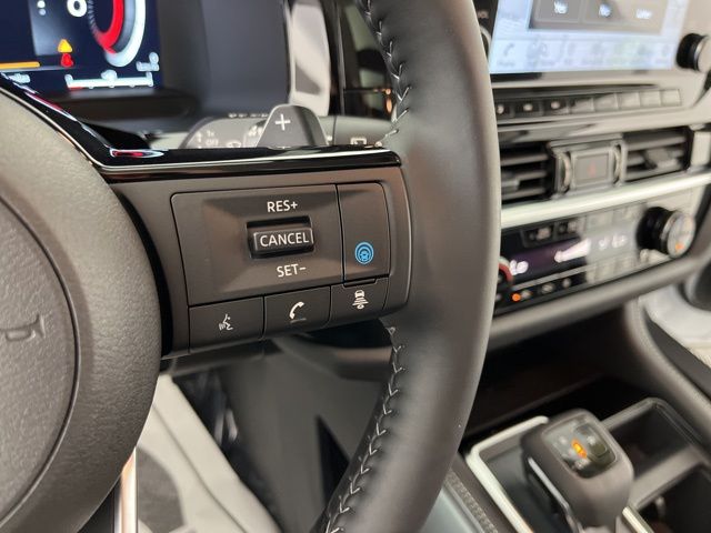 2025 Everest White Pearl Tricoat/Super Black Nissan Pathfinder Platinum FWD SUV